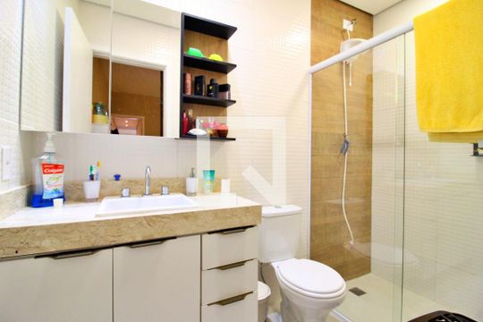 Banheiro da Suíte de casa à venda com 2 quartos, 147m² em Parque João Ramalho, Santo André