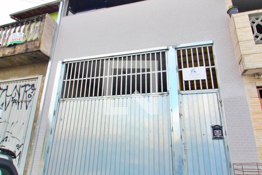 Fachada de casa à venda com 2 quartos, 147m² em Parque João Ramalho, Santo André