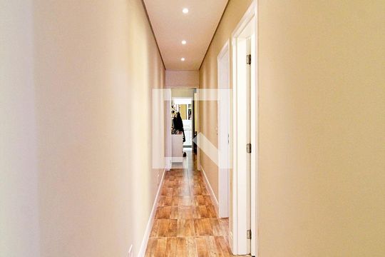 Corredor de casa à venda com 2 quartos, 147m² em Parque João Ramalho, Santo André