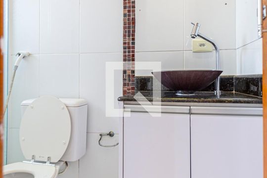 Banheiro da Suite de apartamento à venda com 3 quartos, 144m² em Vila Scarpelli, Santo André