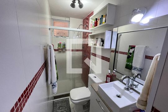 Banheiro de apartamento à venda com 2 quartos, 48m² em Piedade, Rio de Janeiro