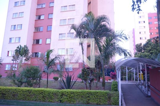 Fachada  de apartamento para alugar com 2 quartos, 52m² em Bandeiras, Osasco