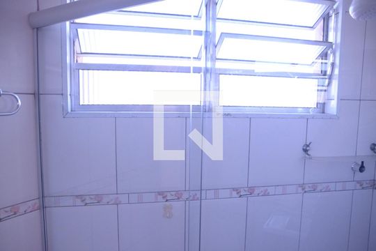 Banheiro de apartamento para alugar com 2 quartos, 52m² em Bandeiras, Osasco