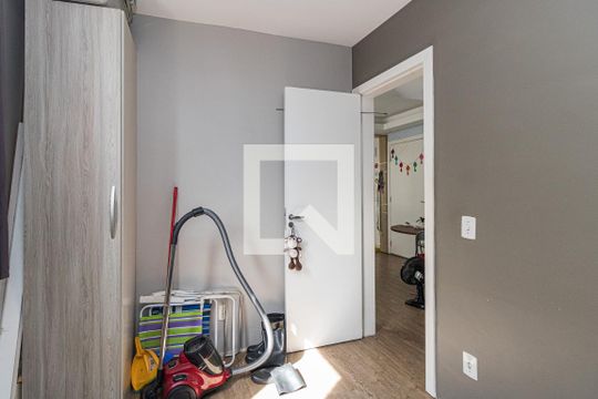 Quarto 2 de apartamento para alugar com 2 quartos, 46m² em Rubem Berta, Porto Alegre