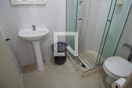 Banheiro de apartamento para alugar com 1 quarto, 29m² em Copacabana, Rio de Janeiro