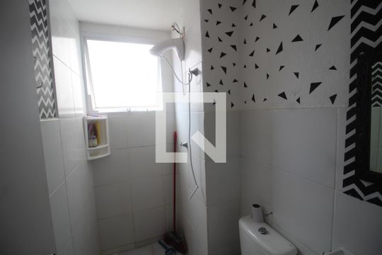 Banheiro de apartamento à venda com 2 quartos, 42m² em Rio Branco, Canoas