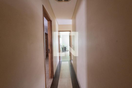 Corredor de casa à venda com 4 quartos, 429m² em Vila Carrao, São Paulo