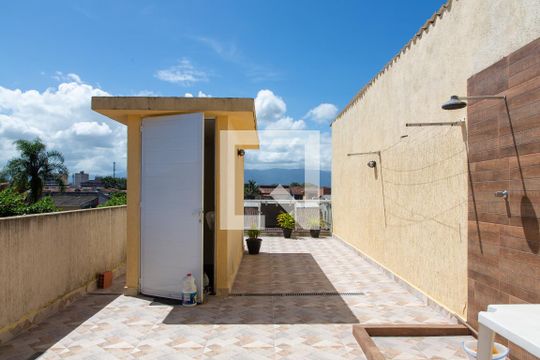Quintal de casa para alugar com 2 quartos, 135m² em Vila Santa Rosa, Guarujá