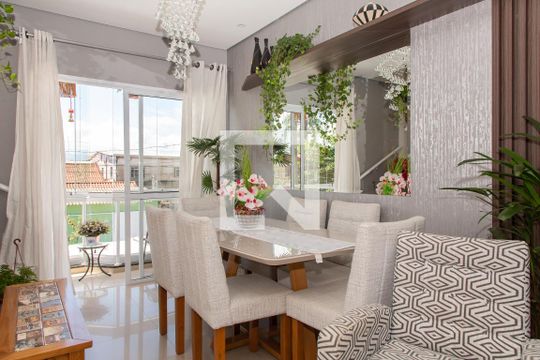 Sala de casa para alugar com 2 quartos, 135m² em Vila Santa Rosa, Guarujá