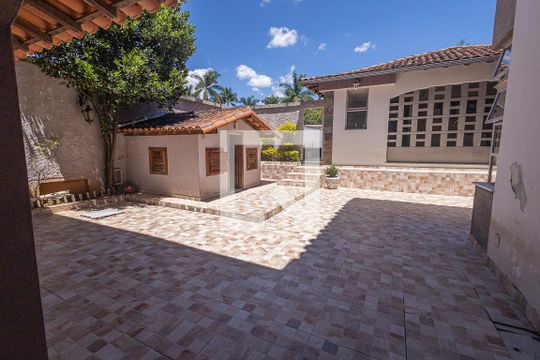 Quintal de casa à venda com 4 quartos, 469m² em Bandeirantes (pampulha), Belo Horizonte
