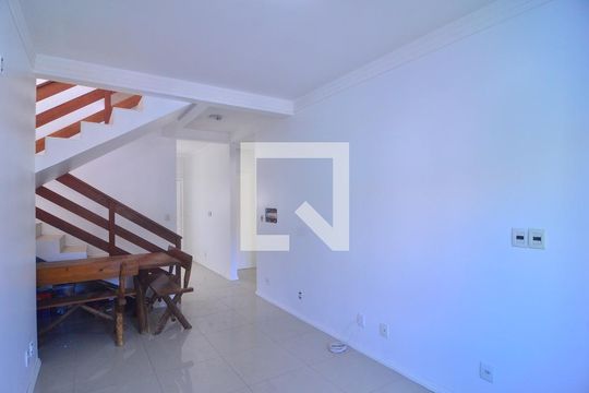 Sala de casa à venda com 4 quartos, 280m² em São José, Canoas