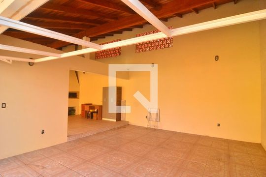 Garagem de casa à venda com 4 quartos, 280m² em São José, Canoas