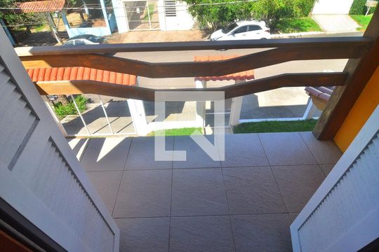 Sacada de casa à venda com 4 quartos, 280m² em São José, Canoas