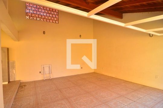 Garagem de casa à venda com 4 quartos, 280m² em São José, Canoas