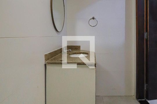 Banheiro de kitnet/studio para alugar com 1 quarto, 22m² em Cachoeirinha, Belo Horizonte