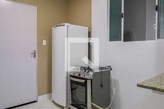 Cozinha e Área de Serviço de kitnet/studio para alugar com 1 quarto, 22m² em Cachoeirinha, Belo Horizonte