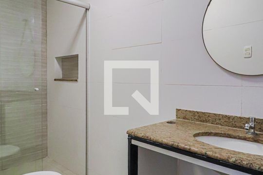 Banheiro de kitnet/studio para alugar com 1 quarto, 22m² em Cachoeirinha, Belo Horizonte