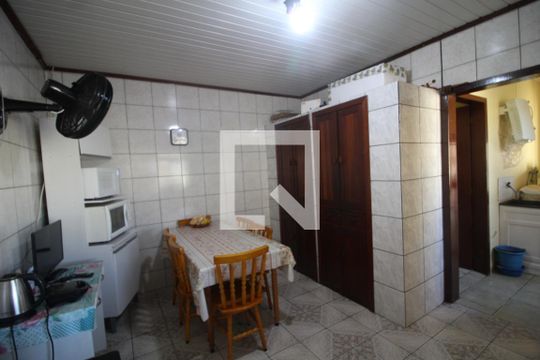 Cozinha de casa à venda com 3 quartos, 130m² em Guajuviras, Canoas