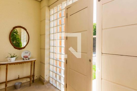 Hall de entrada de casa para alugar com 3 quartos, 334m² em Marechal Rondon, Canoas