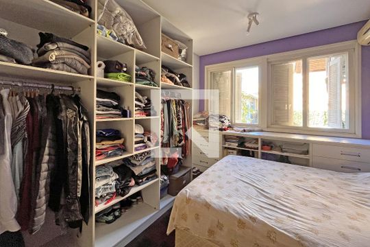 Quarto 1 de casa à venda com 3 quartos, 292m² em Tristeza, Porto Alegre