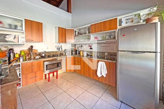 Cozinha de casa à venda com 3 quartos, 292m² em Tristeza, Porto Alegre