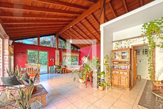 Sala de casa à venda com 3 quartos, 292m² em Tristeza, Porto Alegre
