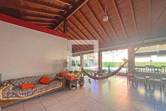 Sala de casa à venda com 3 quartos, 292m² em Tristeza, Porto Alegre