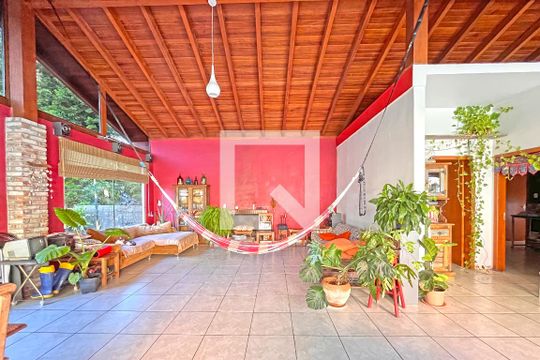 Sala de casa à venda com 3 quartos, 292m² em Tristeza, Porto Alegre