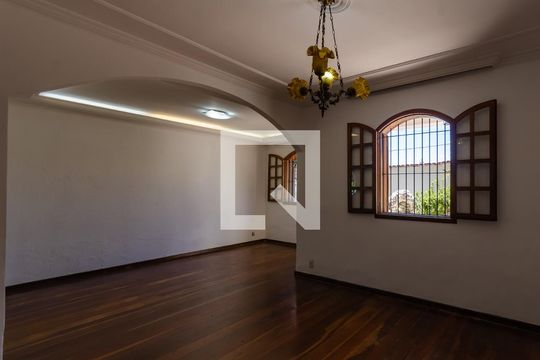 Sala 1 de casa à venda com 4 quartos, 211m² em Candelária, Belo Horizonte