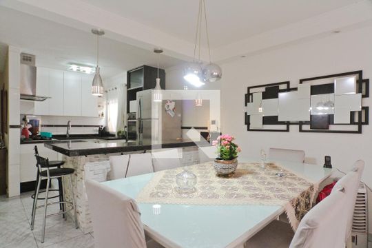 Cozinha de casa à venda com 4 quartos, 230m² em Parque Peruche, São Paulo