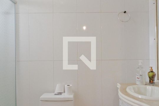 Banheiro da Suíte de casa à venda com 4 quartos, 230m² em Parque Peruche, São Paulo