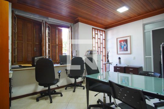 Escritório  de casa à venda com 4 quartos, 340m² em Rio Branco, Porto Alegre