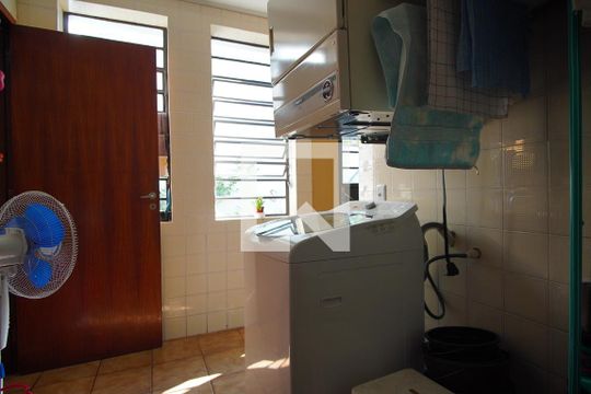 Área de serviço  de casa à venda com 4 quartos, 340m² em Rio Branco, Porto Alegre