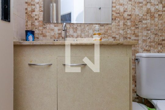 Banheiro de apartamento à venda com 3 quartos, 63m² em Vila das Belezas, São Paulo