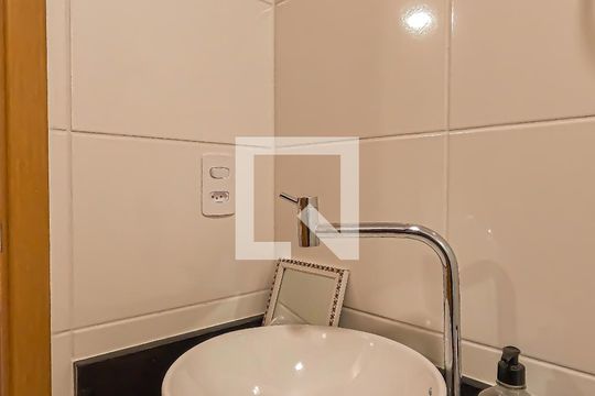 Banheiro de apartamento à venda com 2 quartos, 43m² em Jardim City, Guarulhos