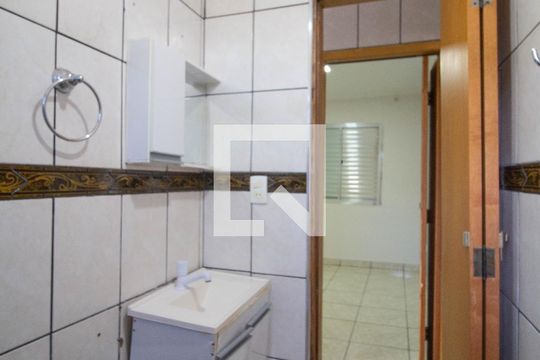 Banheiro de apartamento para alugar com 2 quartos, 55m² em Conjunto Residencial José Bonifácio, São Paulo