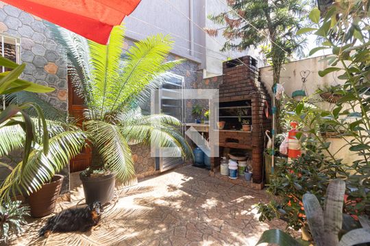 Quintal de casa à venda com 3 quartos, 120m² em Vila da Saúde, São Paulo