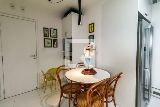 Cozinha de apartamento à venda com 2 quartos, 109m² em Real Parque, São Paulo