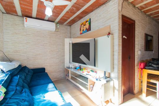 Sala de casa à venda com 3 quartos, 60m² em Nonoai, Porto Alegre