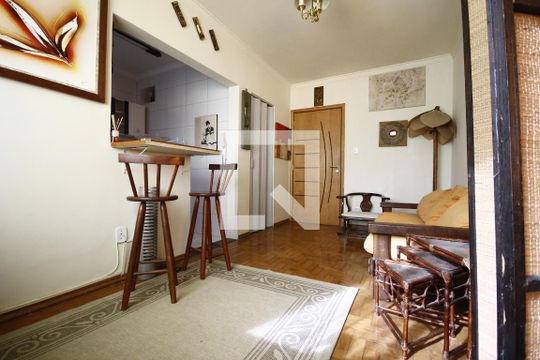 Sala de kitnet/studio para alugar com 1 quarto, 33m² em Liberdade, São Paulo