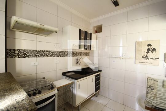 Cozinha de kitnet/studio para alugar com 1 quarto, 33m² em Liberdade, São Paulo