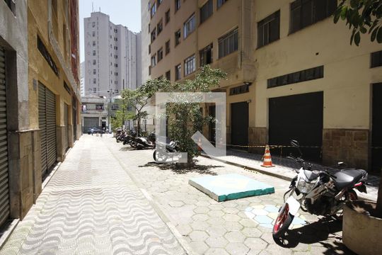 Entrada de kitnet/studio para alugar com 1 quarto, 33m² em Liberdade, São Paulo