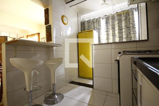 Cozinha de kitnet/studio para alugar com 1 quarto, 33m² em Liberdade, São Paulo