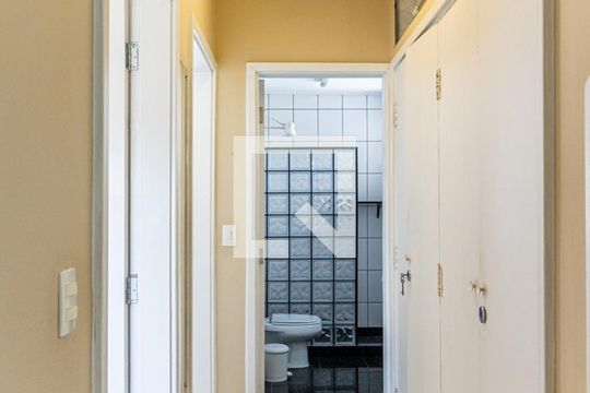 Corredor de apartamento para alugar com 2 quartos, 90m² em Santa Cecilia, São Paulo