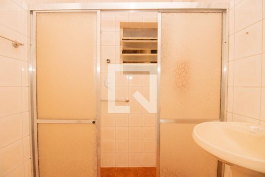 Banheiro de apartamento à venda com 2 quartos, 113m² em Floresta, Porto Alegre