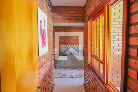 Corredor de casa à venda com 4 quartos, 214m² em Arroio da Manteiga, São Leopoldo
