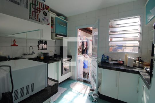 Cozinha de casa de condomínio à venda com 3 quartos, 101m² em Vila Campo Grande, São Paulo