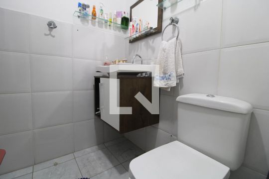 Banheiro comum de casa de condomínio à venda com 3 quartos, 101m² em Vila Campo Grande, São Paulo