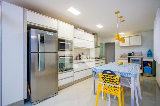 Cozinha de apartamento à venda com 2 quartos, 90m² em Vila Valparaíso, Santo André