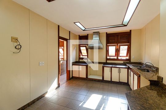 Cozinha de casa de condomínio à venda com 7 quartos, 675m² em Largo da Batalha, Niterói